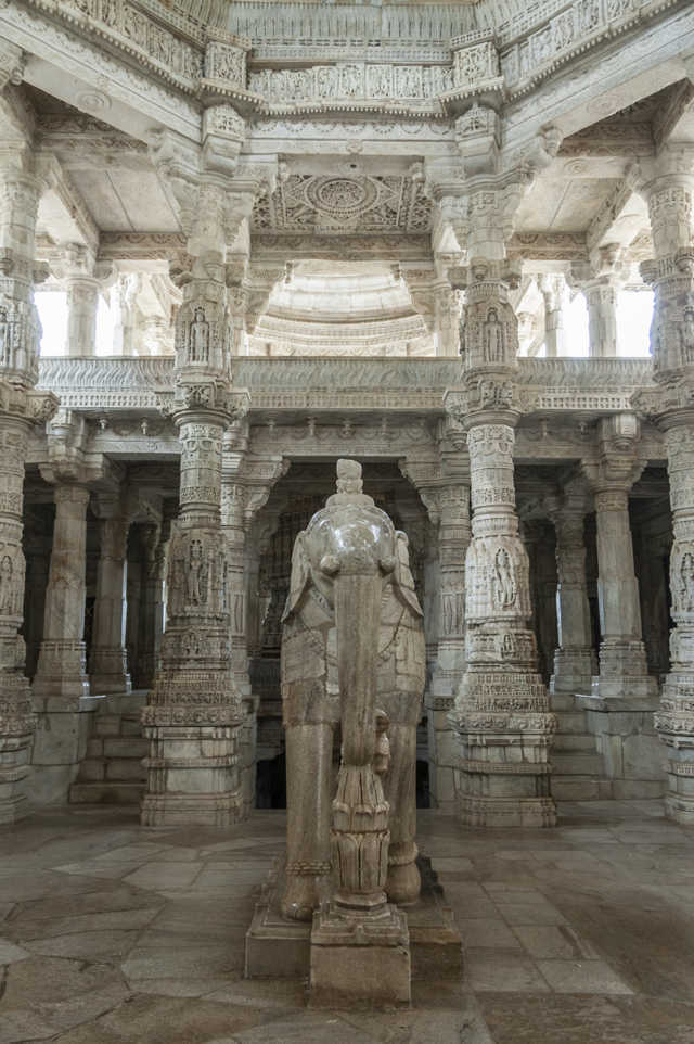 21 - India - Ranakpur - templo jainista de Chaumukha Mandir